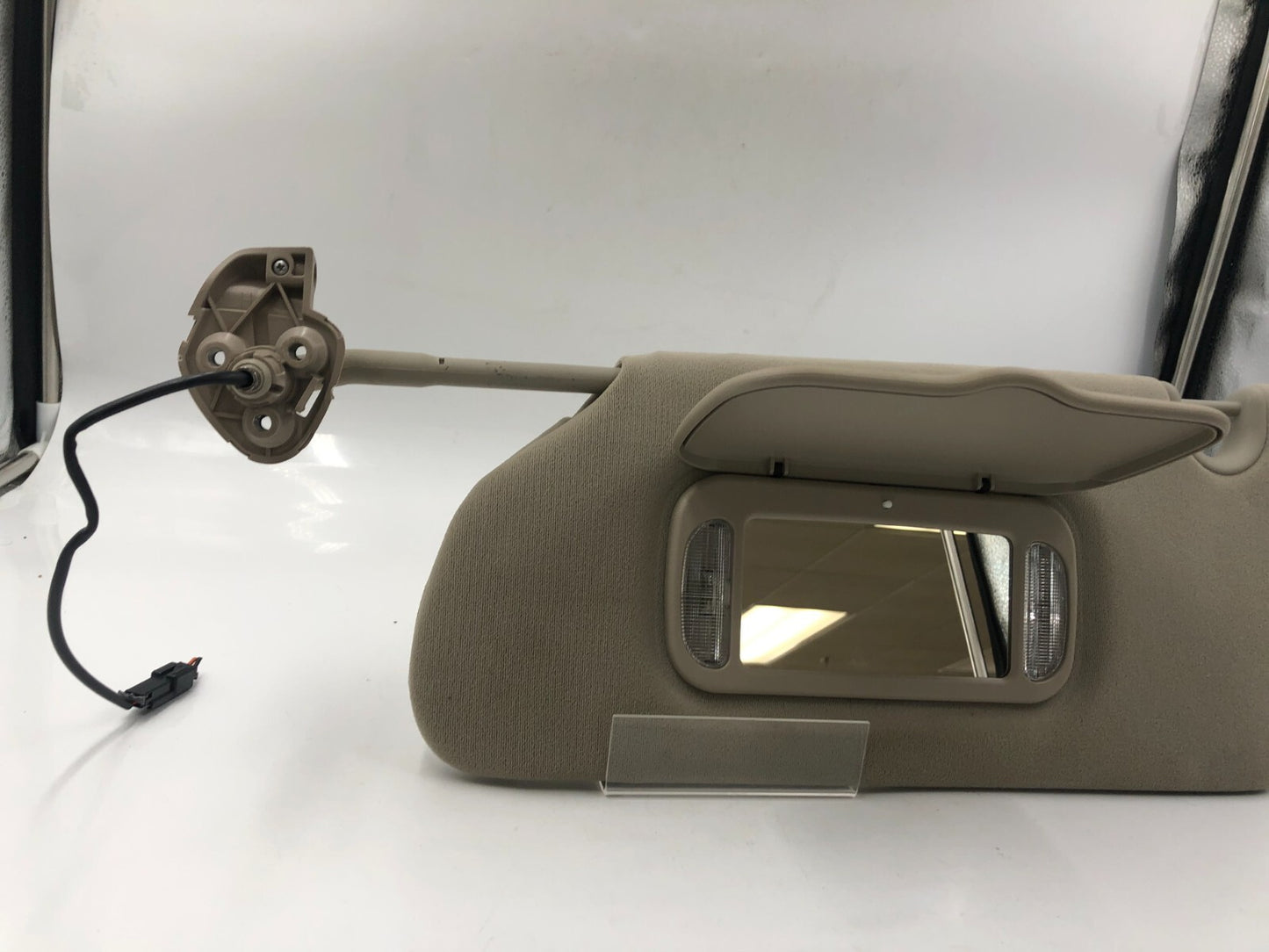2006-2007 Cadillac DTS Driver Sun Visor Beige Illuminated OEM B02B03025