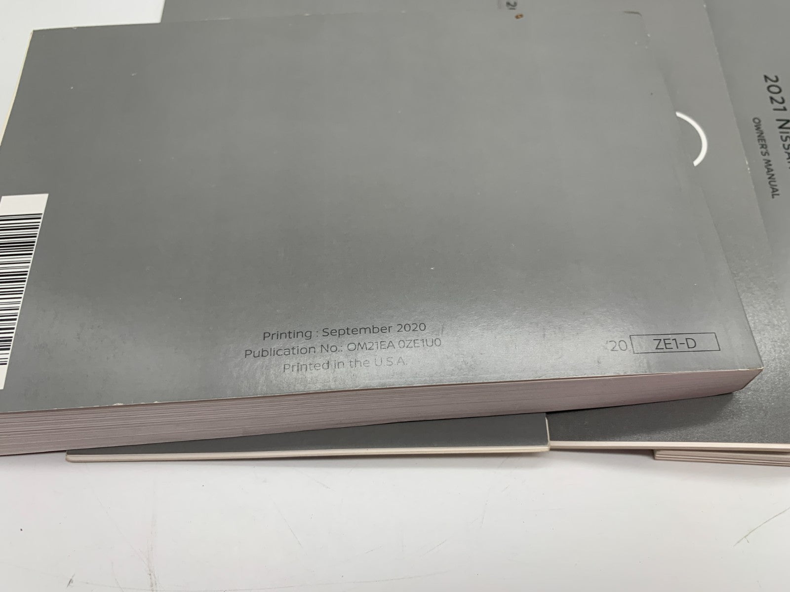 2021 Nissan Leaf Owners Manual Set with Case OEM D01B12059