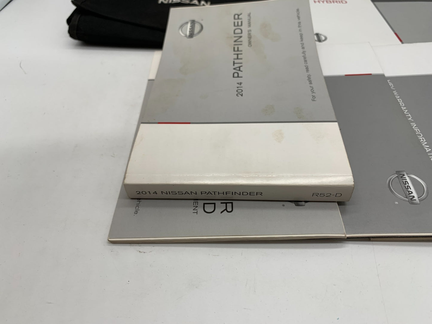 2014 Nissan Pathfinder Owners Manual Set with Case OEM
