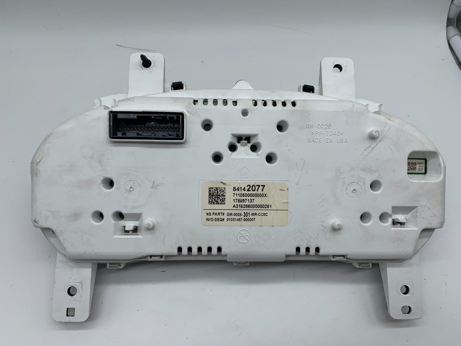 2017-2020 Chevrolet Impala Speedometer Cluster 141,572 Miles OEM C02B38002