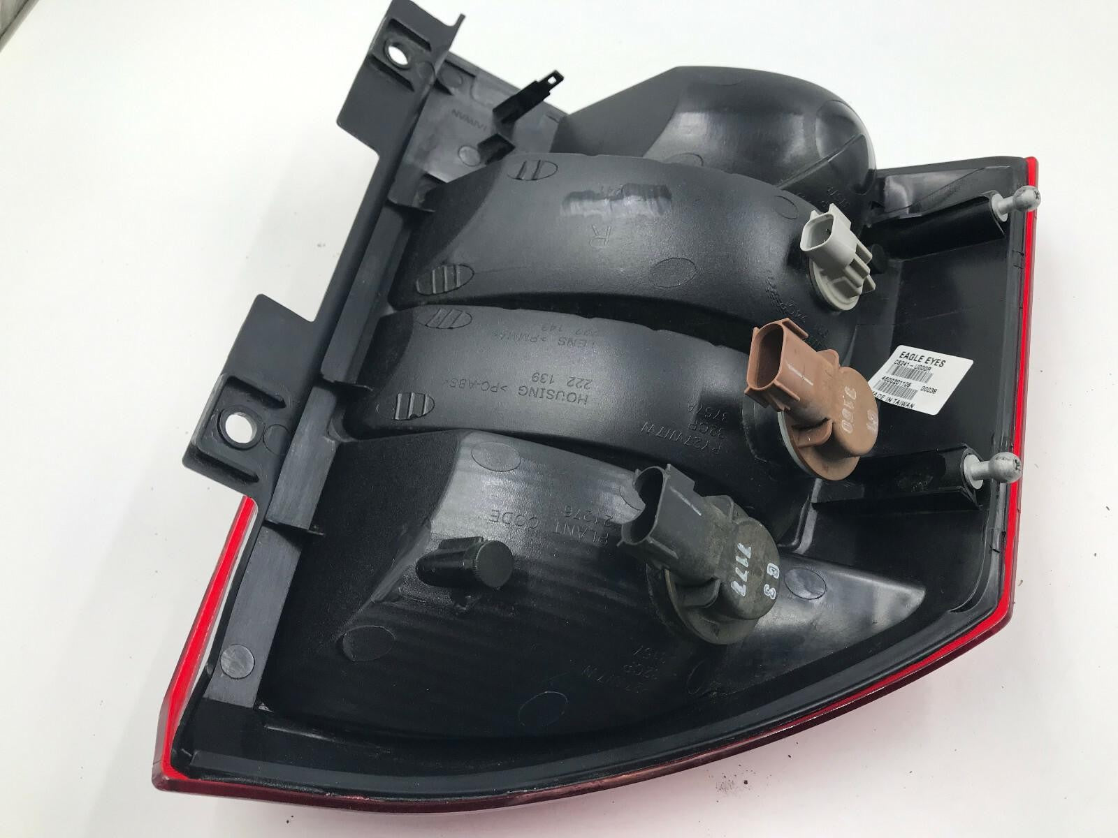 2007-2010 Jeep Compass Passenger Side Tail Light Taillight OEM C04B28046