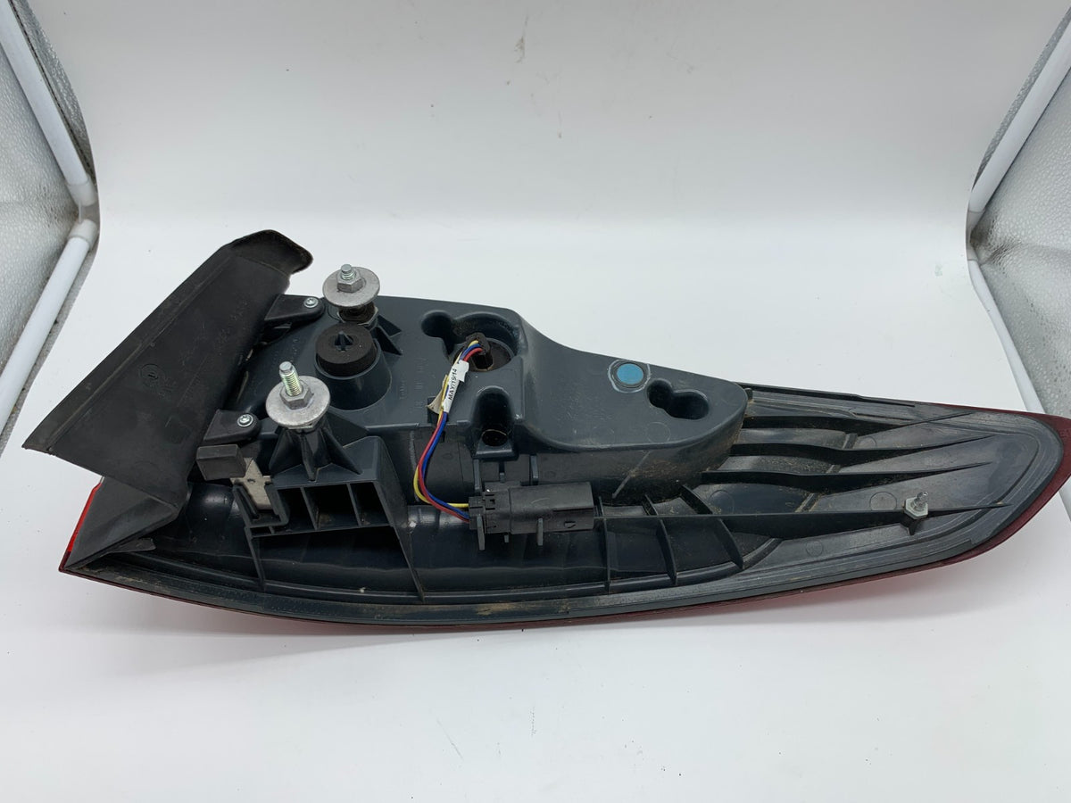 2013-2016 Ford Fusion Driver Side Tail Light Taillight OEM D01B42008