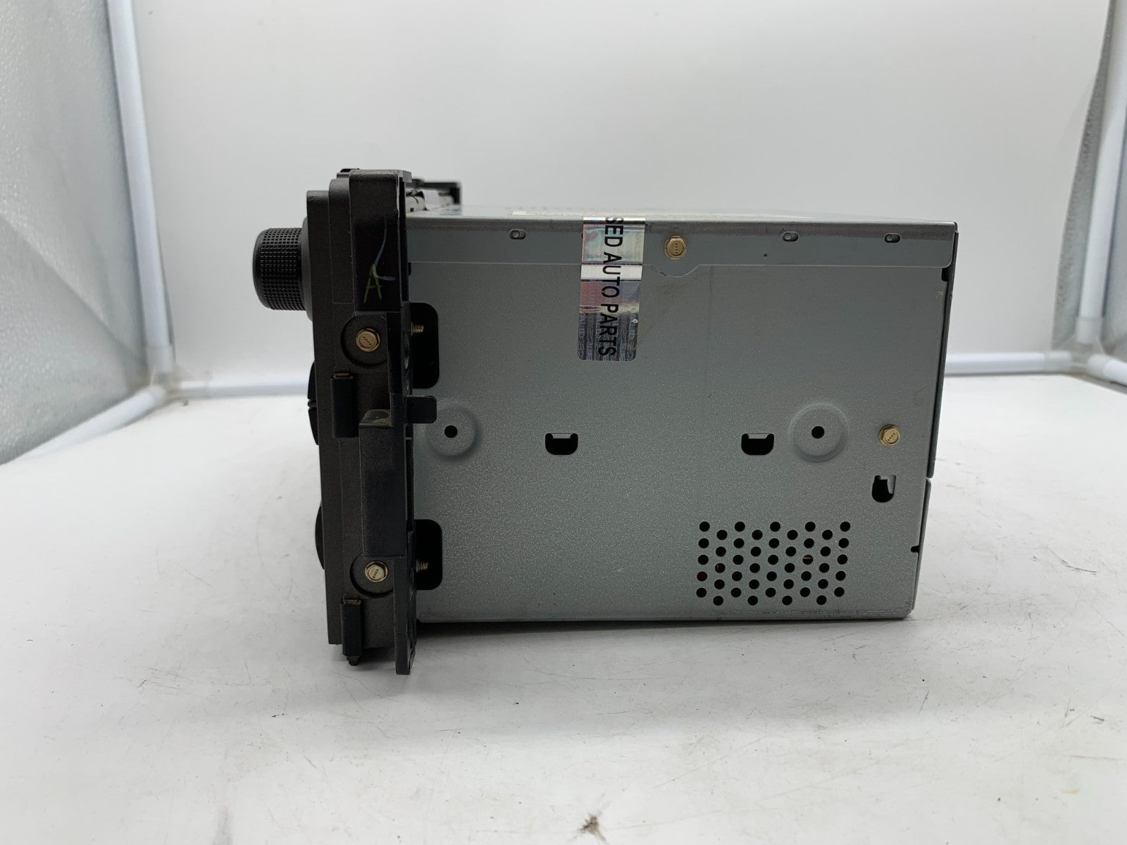 2009 Saturn Aura AM FM Radio CD Player Receiver OEM A04B15007