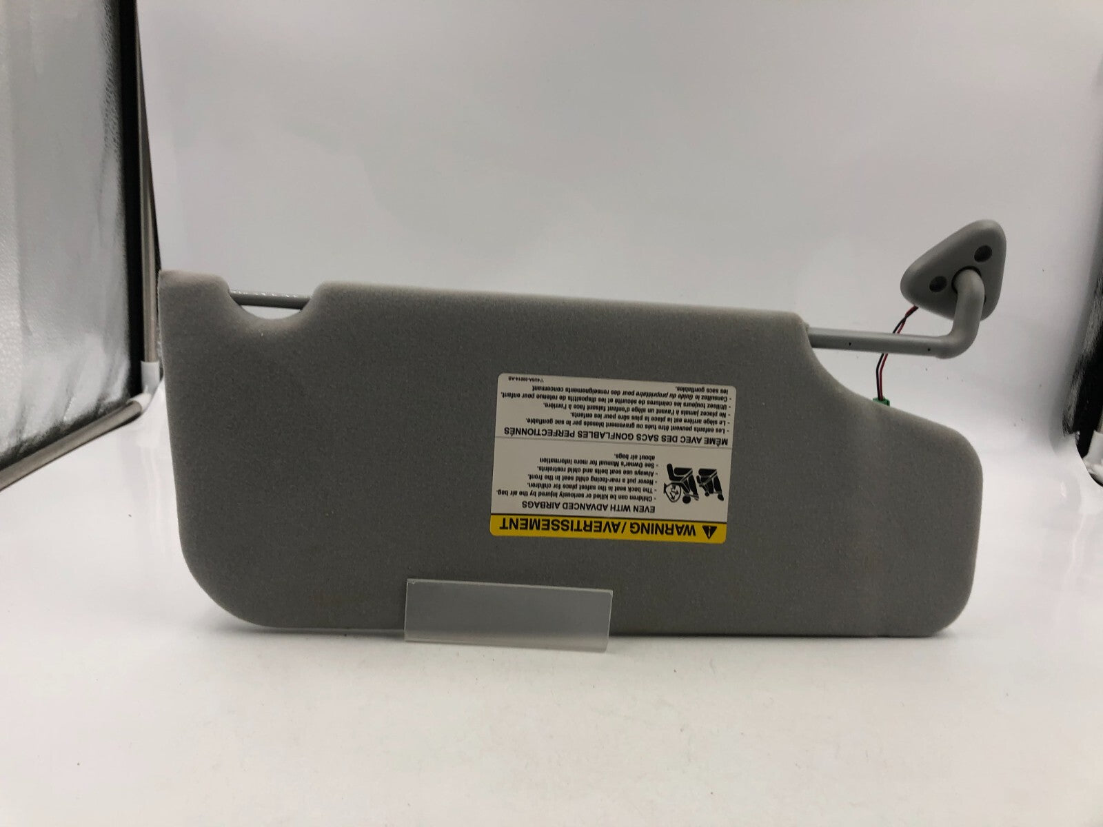 2005-2007 Ford Five Hundred Driver Sun Visor Gray Illuminated OEM D04B28059