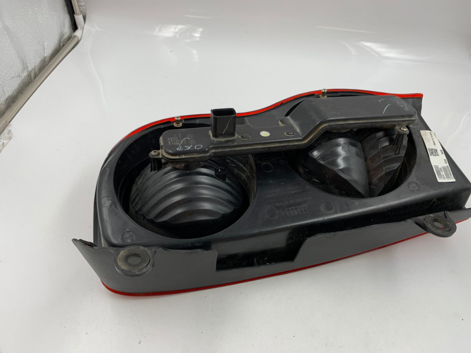 2004-2009 Dodge Durango Driver Side Tail Light Taillight OEM E03B11051