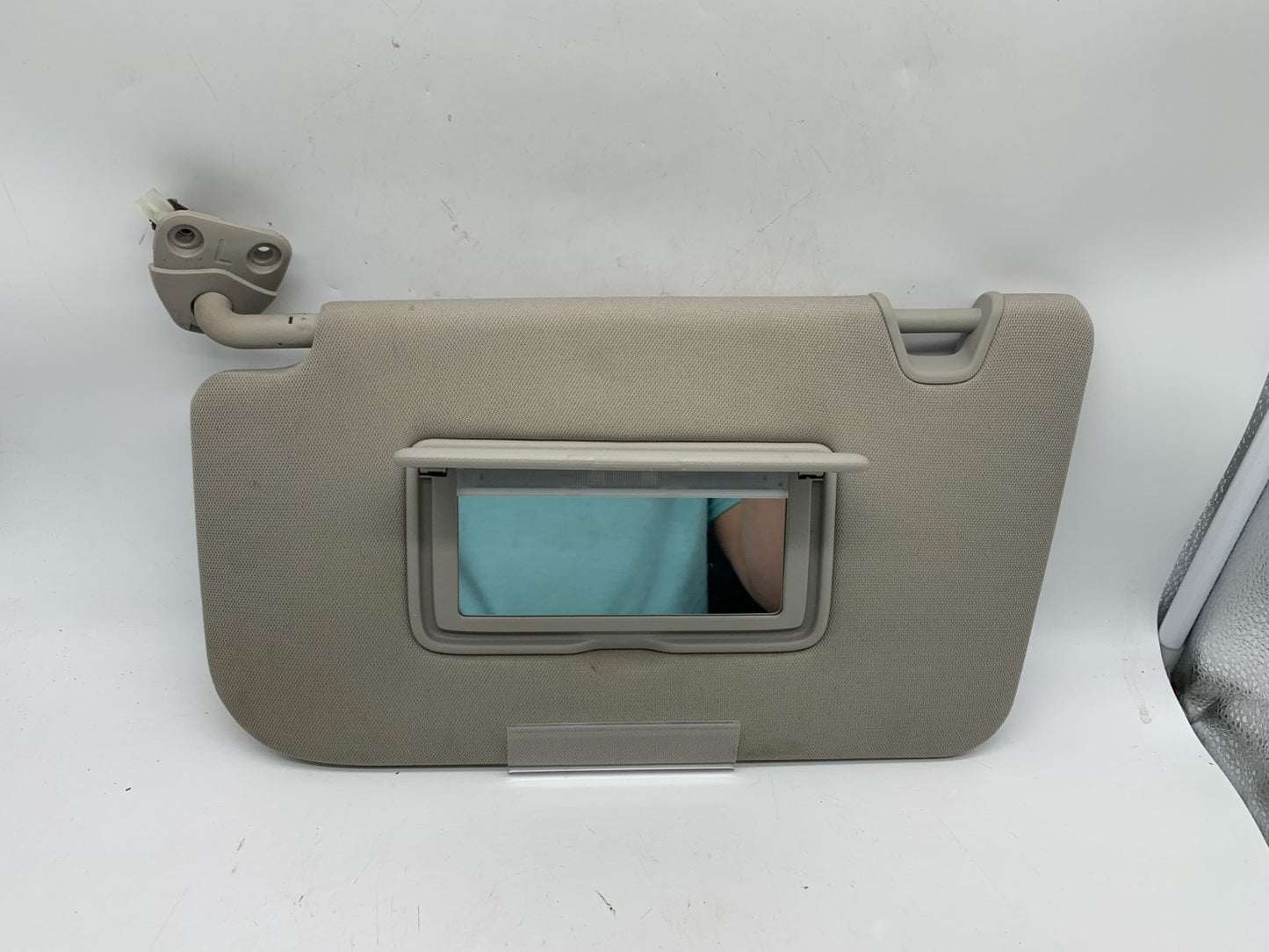 2014-2017 Nissan Rogue Passenger Sun Visor Gray Illuminated OEM D03B67006