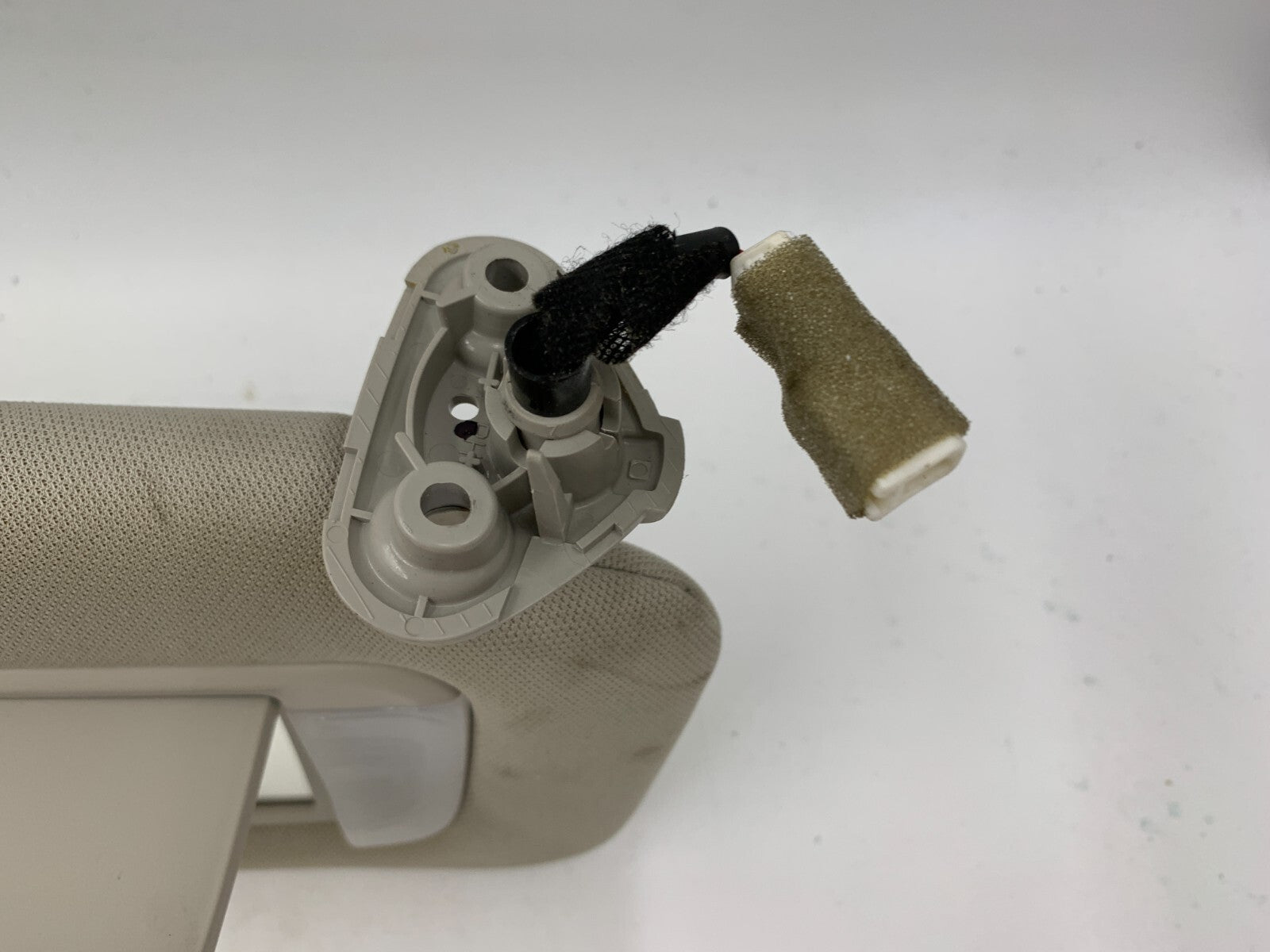 2015-2023 Subaru Legacy Passenger Sun Visor Beige Illuminated OEM B01B40046