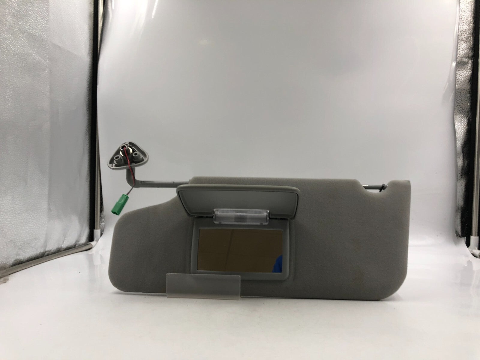 2005-2007 Ford Five Hundred Driver Sun Visor Gray Illuminated OEM D04B28059