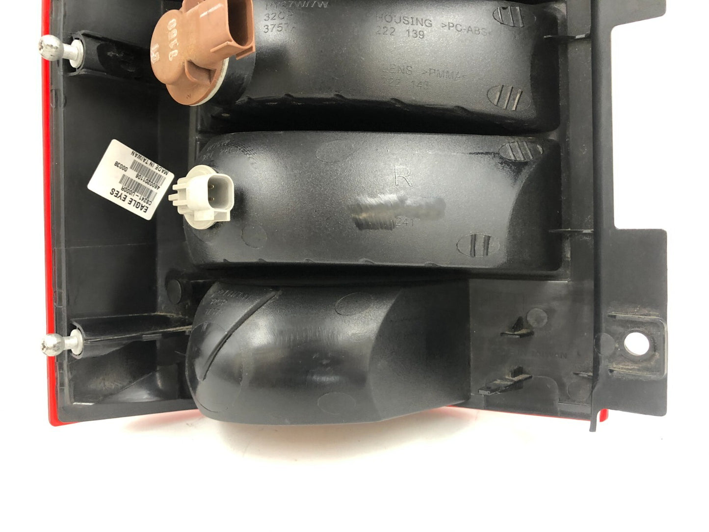 2007-2010 Jeep Compass Passenger Side Tail Light Taillight OEM C03B55009