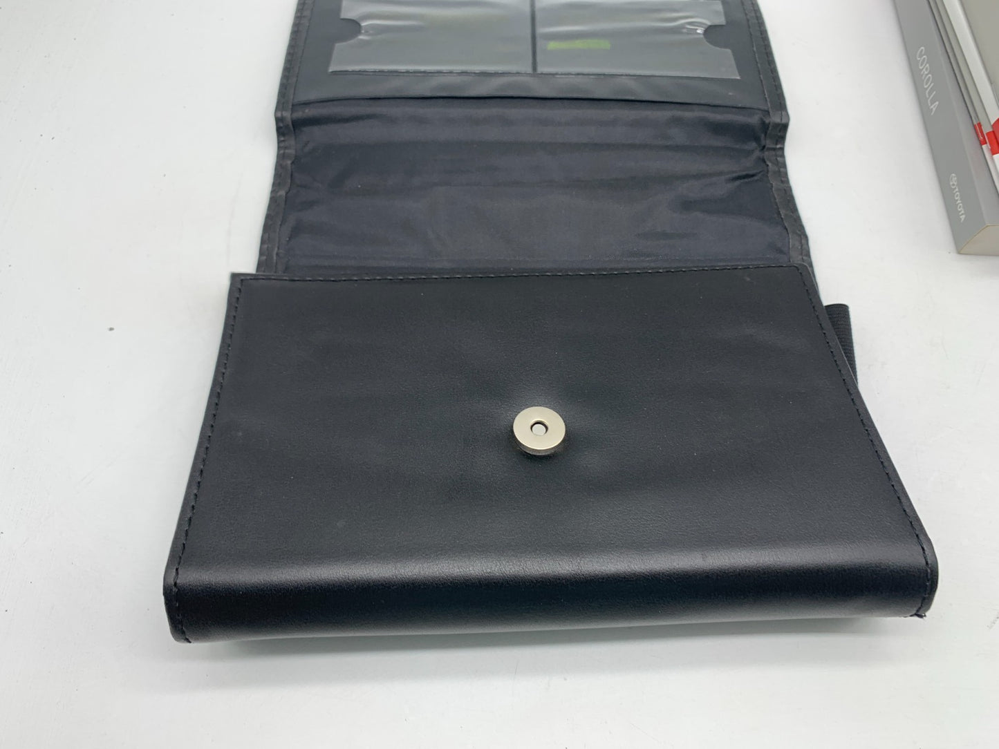 2018 Toyota Corolla Corolla Owners Manual Set with Case OEM C02B31006