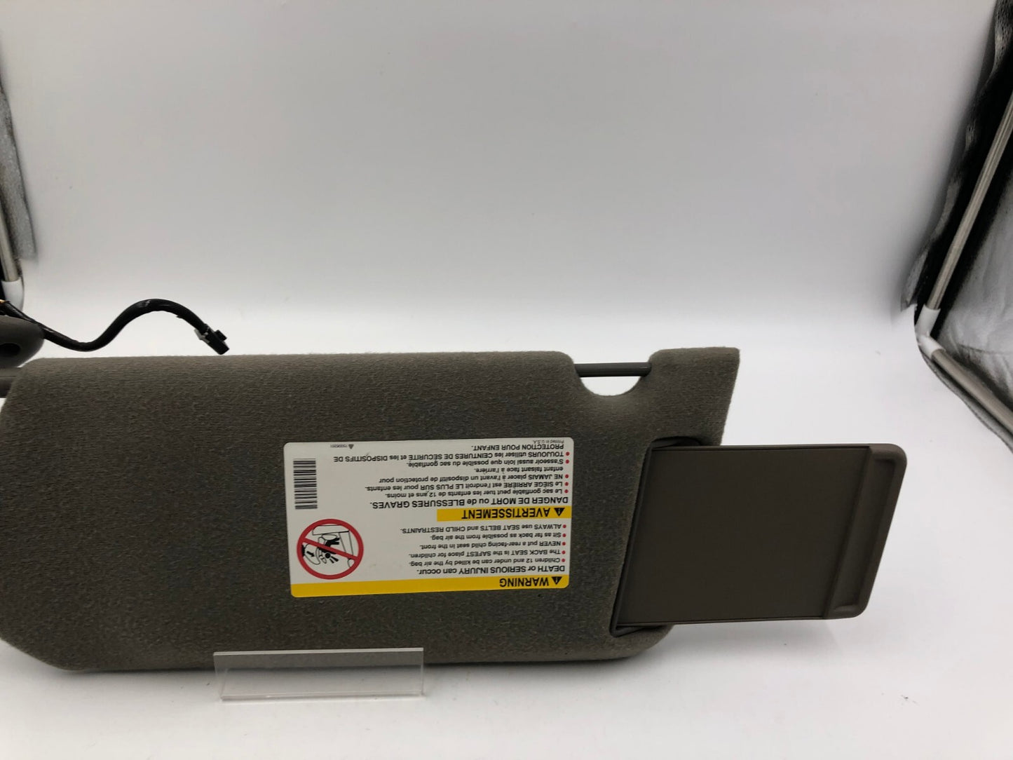 2000-2005 Chevrolet Impala Passenger Sun Visor Gray Illumination OEM A04B12030