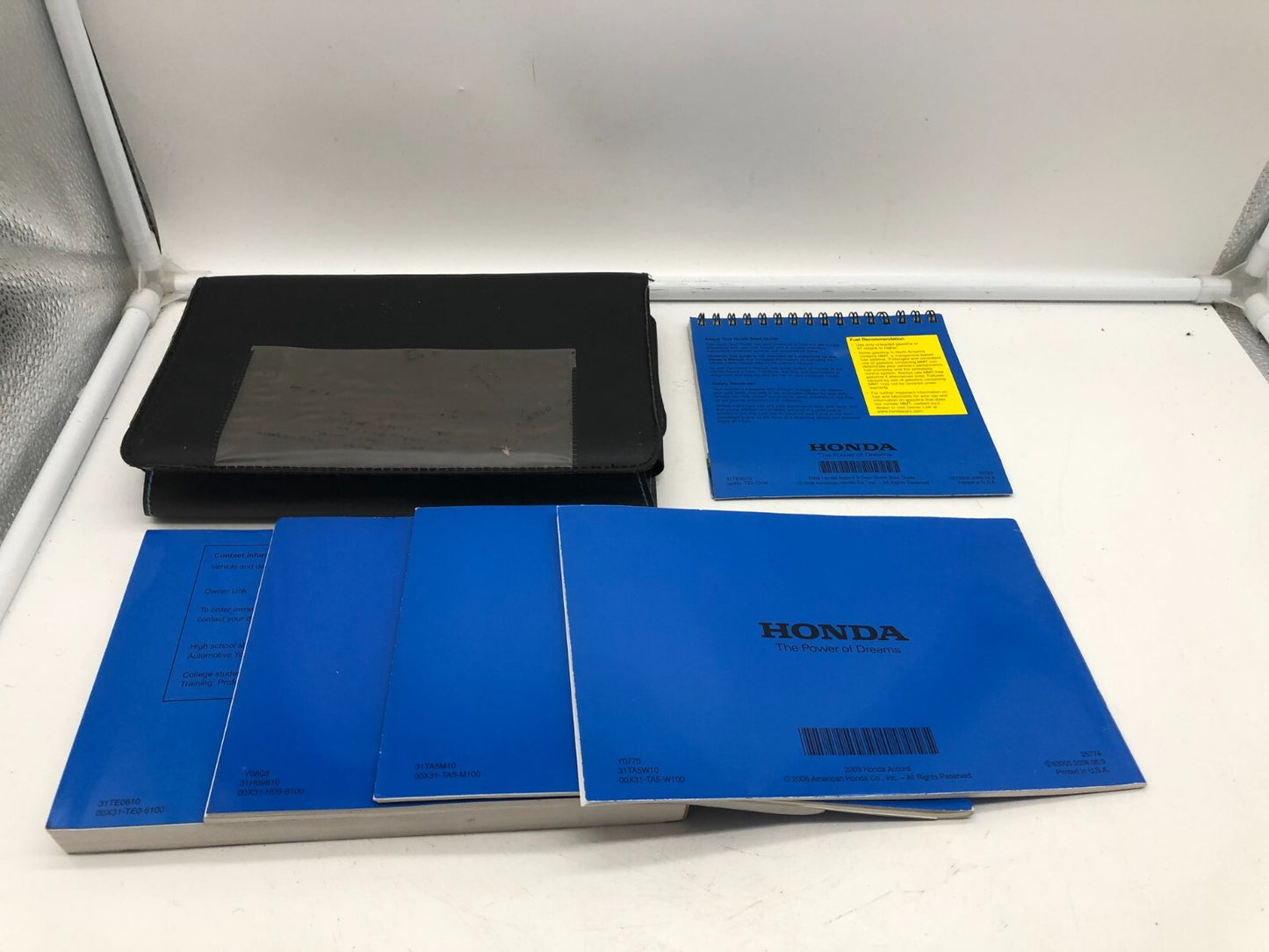 2009 Honda Accord Coupe Owners Manual Set with Case OEM A01B37032