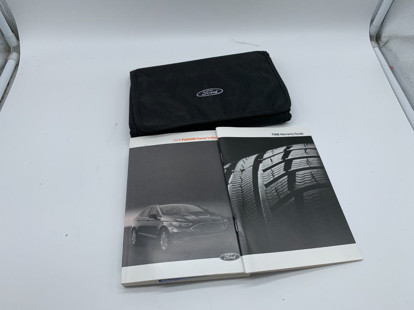 2019 Ford Fusion Owners Manual Set with Case OEM C04B08003