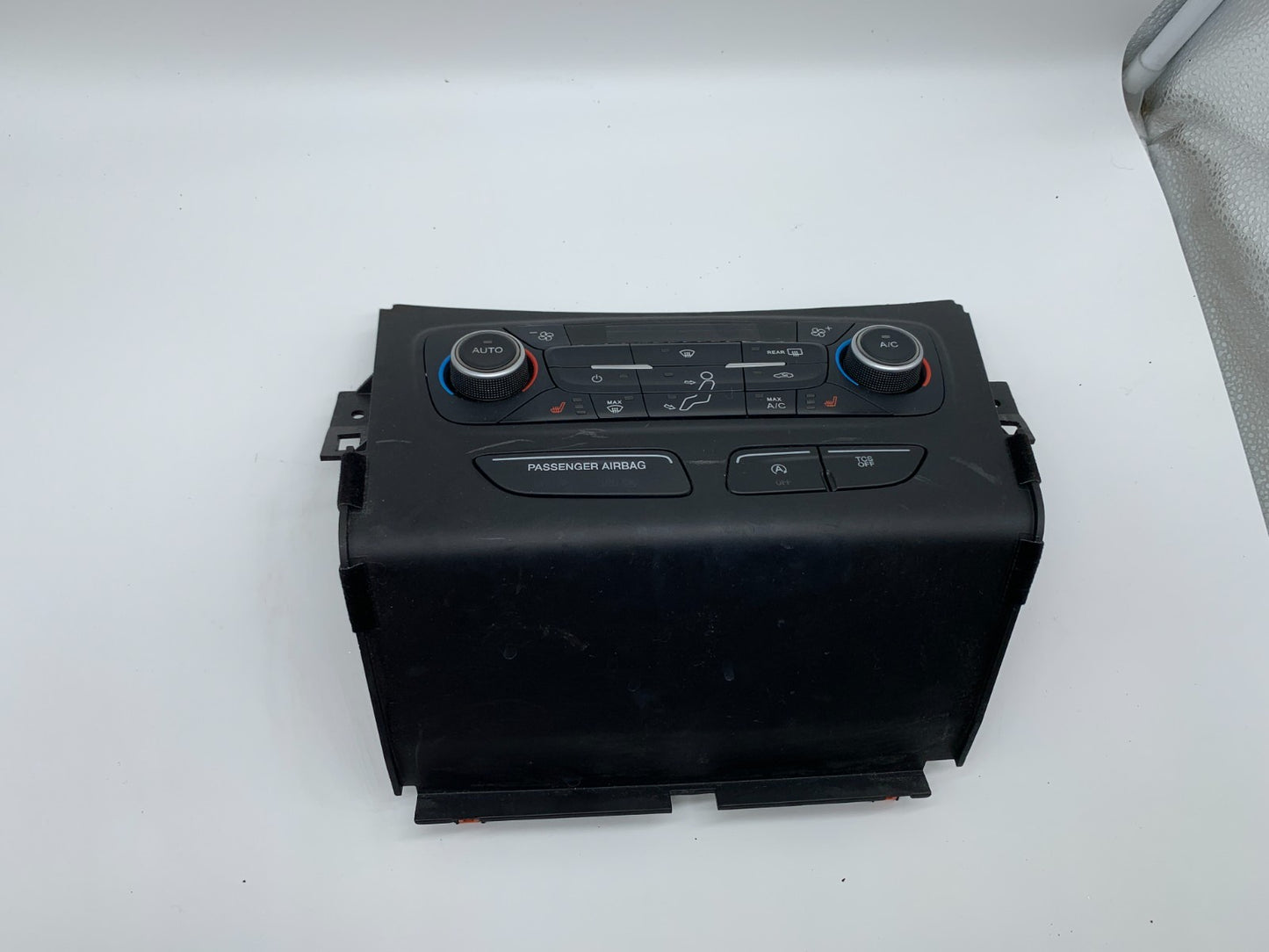 2018-2019 Ford Escape AC Heater Climate Control Unit OEM C03B57009
