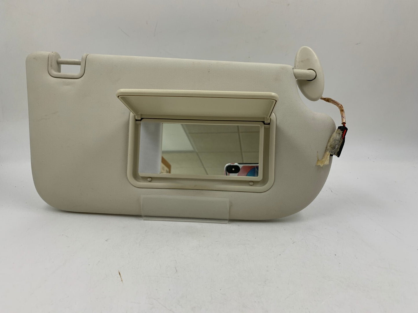 2013-2018 Ford Focus Passenger Sun Visor Ivory Illumination OEM C01B56007