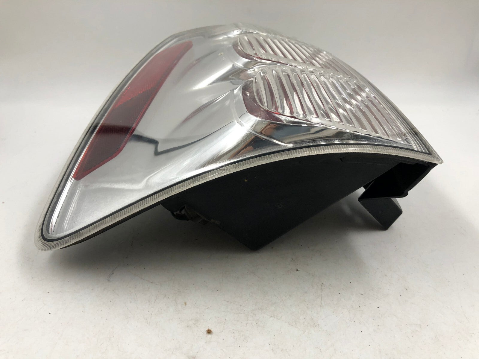 2005-2009 Chevrolet Equinox Passenger Side Tail Light Taillight OEM D04B01005