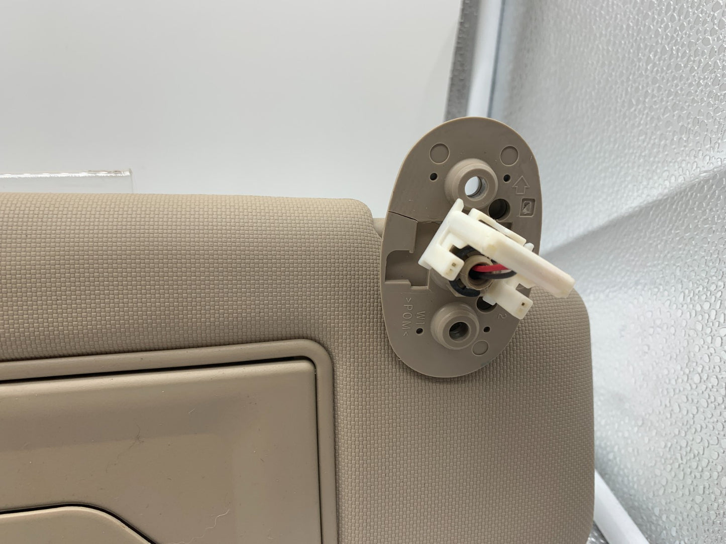 2010-2013 Suzuki Kizashi Passenger Sun Visor Illumination Tan OEM A03B12004