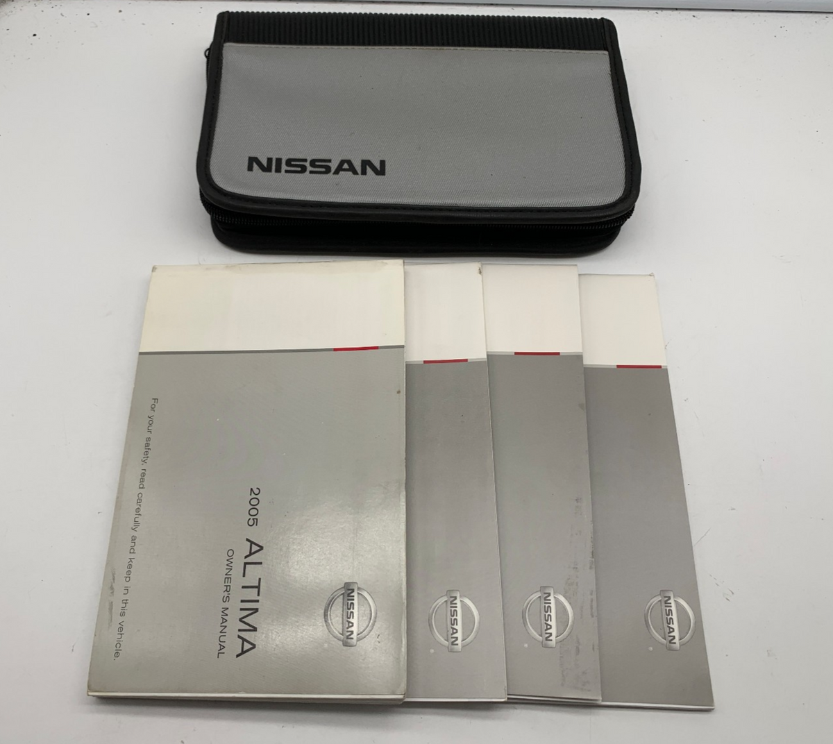 2005 Nissan Altima Owners Manual Set with Case OEM R01B29035