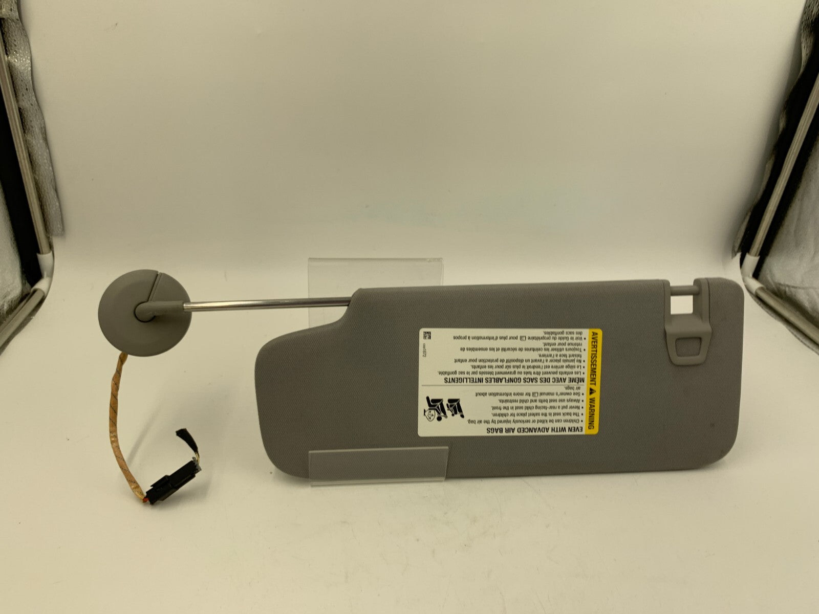 2018-2019 Chevrolet Equinox Passenger Sun Visor Gray Illuminated OEM A01B14040