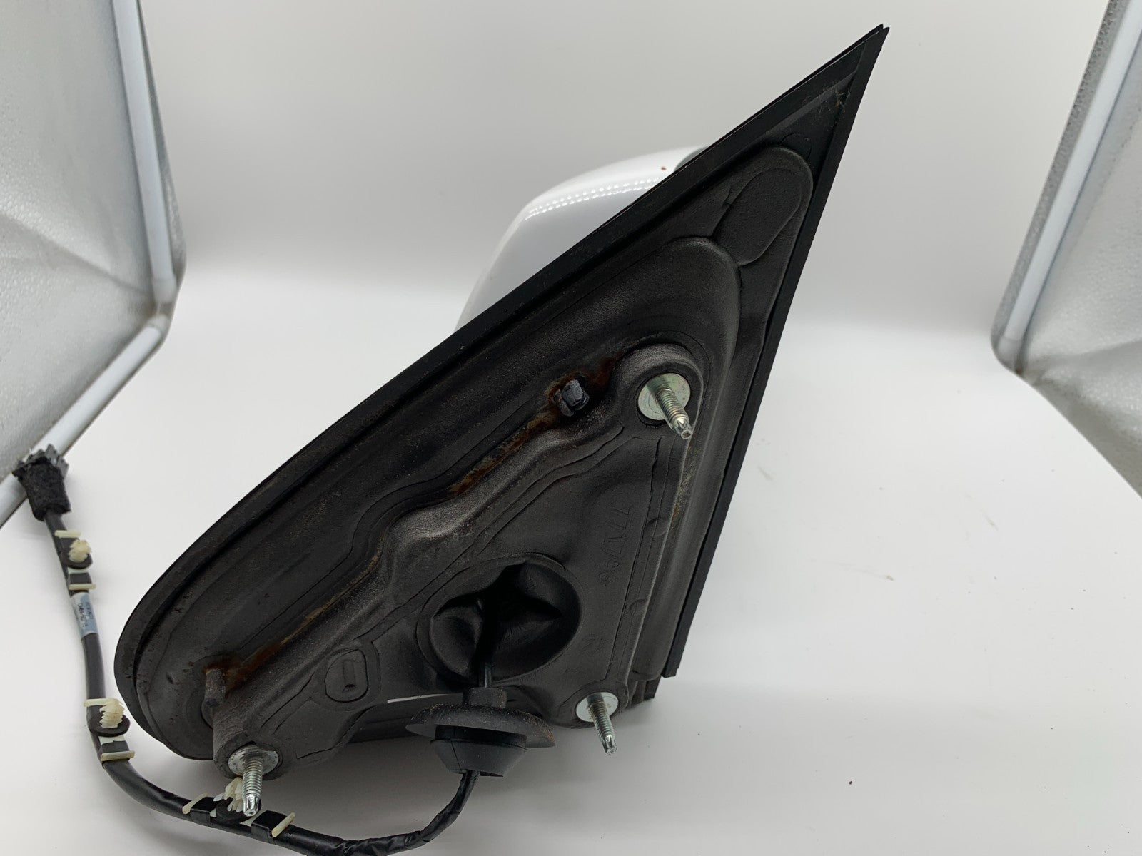 2014-2019 Chevrolet Silverado 1500 Passenger Side Power Door Mirror C03B52002