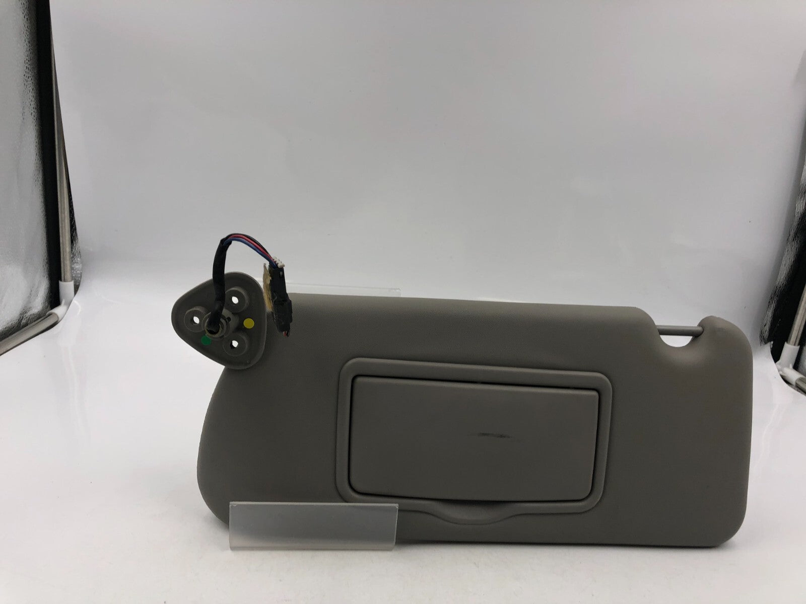 2003-2007 Cadillac CTS Driver Sun Visor Gray Illuminated OEM D02B61003