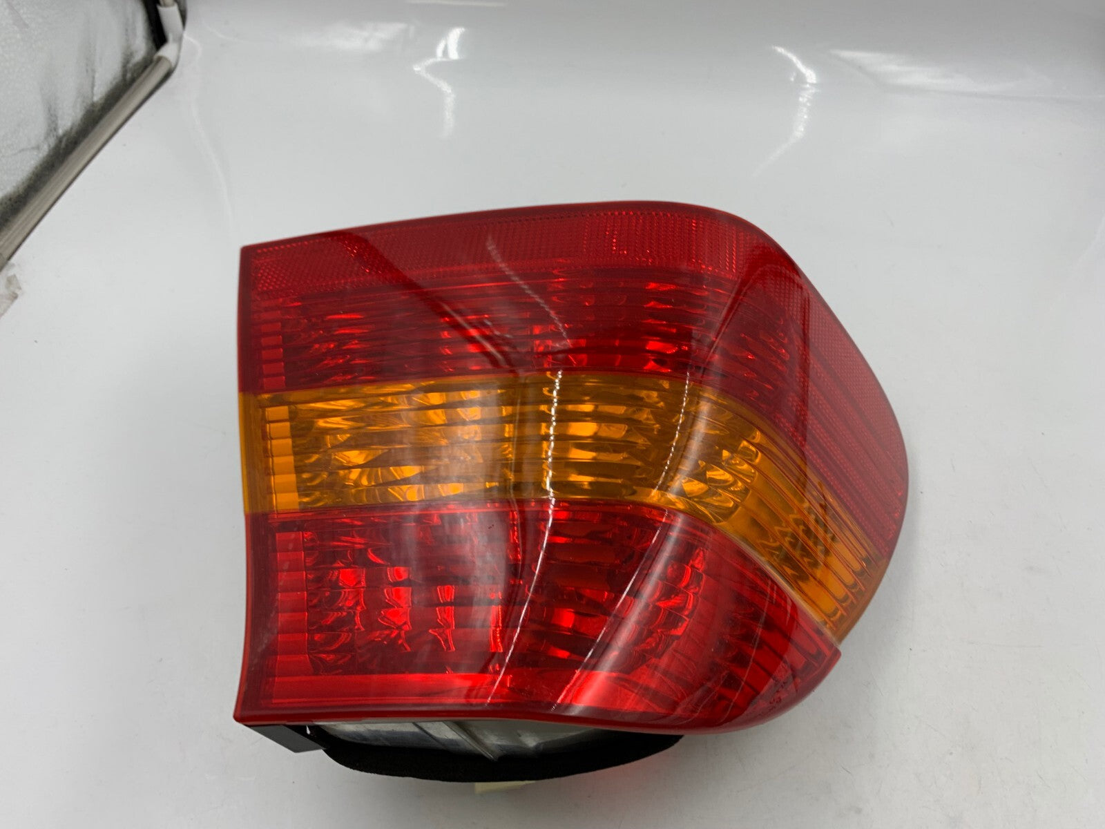 2004-2006 BMW 350i Coupe Driver Side Taillight Tail Light OEM B04B10027