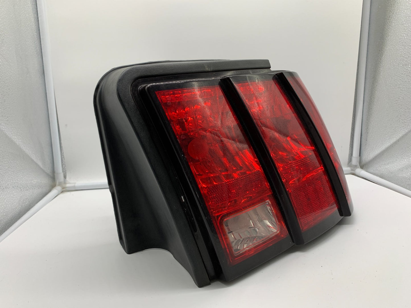 1999-2004 Ford Mustang Passenger Side Tail Light Taillight OEM D04B45082