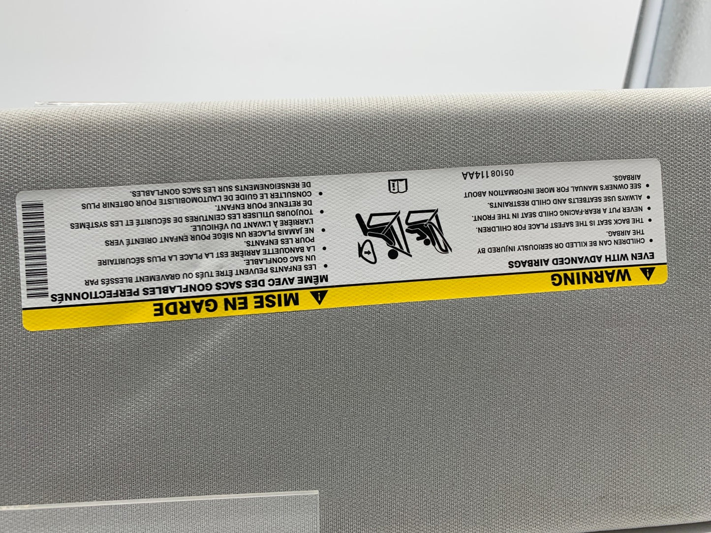 2019-2023 Jeep Cherokee Passenger Sun Visor Gray Illuminated OEM C03B30099