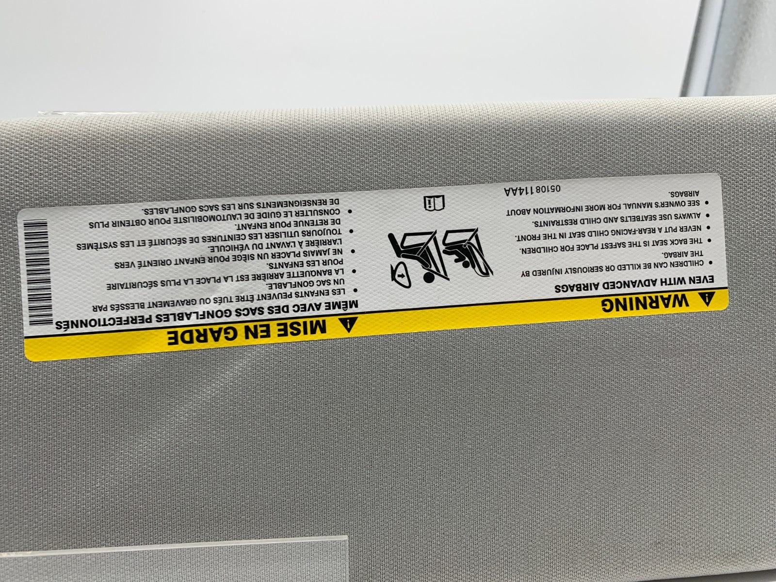 2019-2023 Jeep Cherokee Passenger Sun Visor Gray Illuminated OEM C03B30099