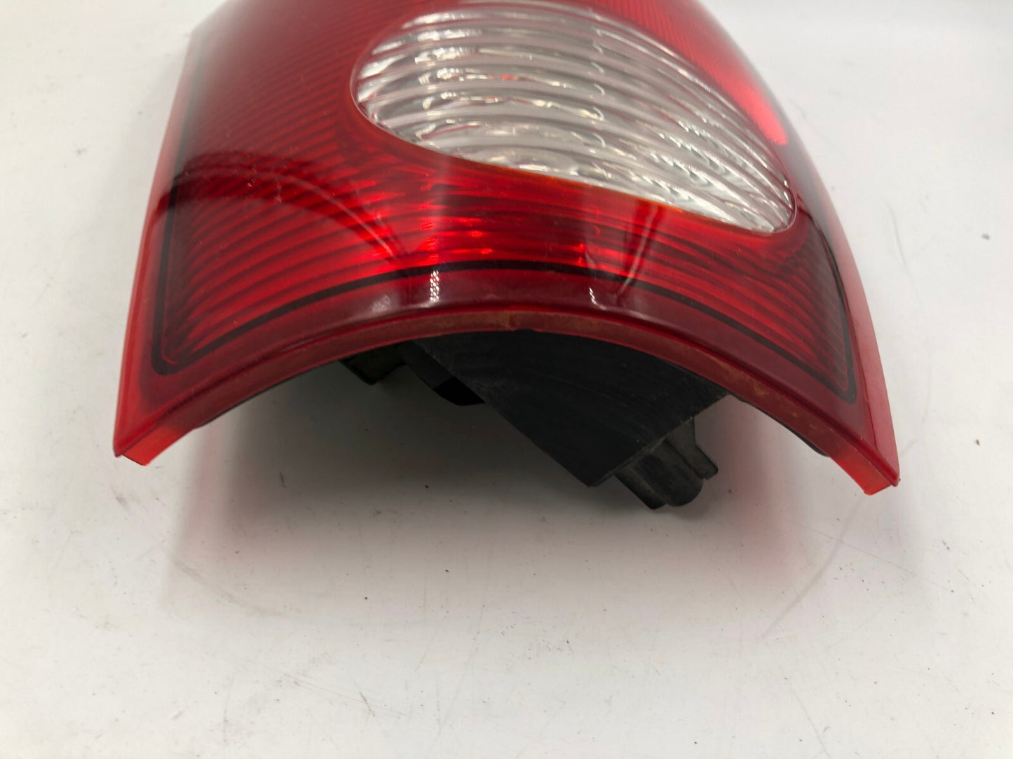 2001-2005 Ford Explorer Passenger Side Tail Light Taillight OEM D04B64005