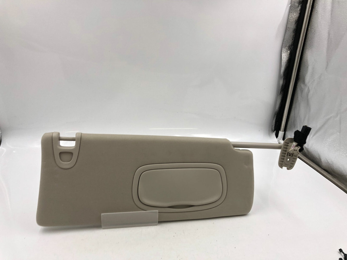 2014-2017 Jeep Grand Cherokee Passenger Sun Visor Gray Illuminated OEM D01B30084