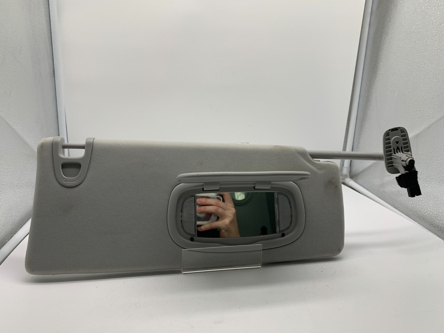 2019-2023 Jeep Cherokee Passenger Sun Visor Gray Illuminated OEM C03B30099