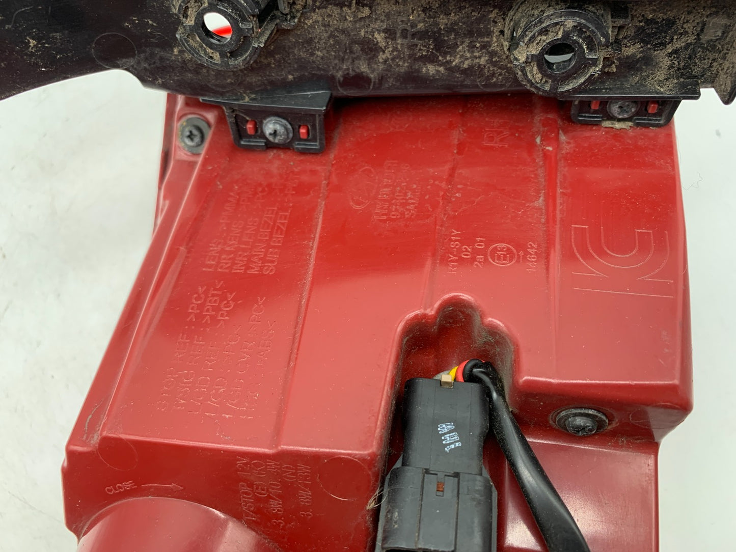 2017-2019 Hyundai Santa Fe Passenger Tail Light Taillight OEM A03B37008