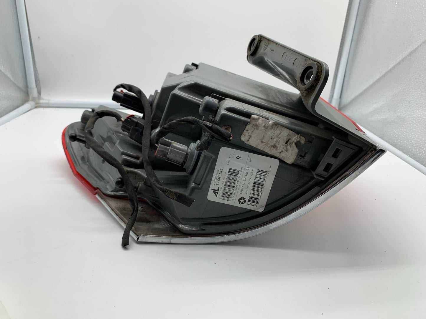 2015-2021 Jeep Grand Cherokee Passenger Side Tail Light Taillight OEM B03B28005