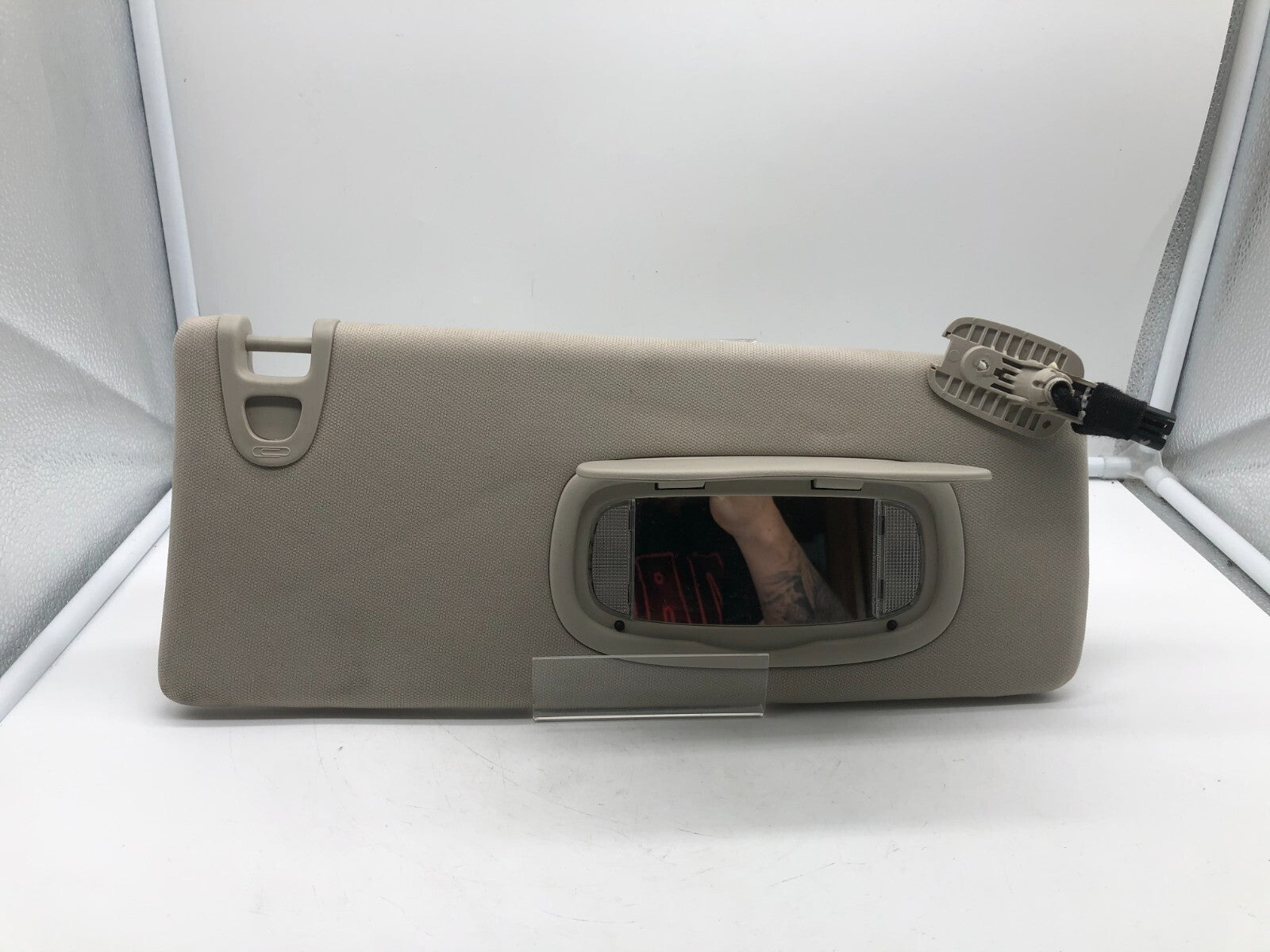 2014-2018 Jeep Grand Cherokee Passenger Sun Visor Gray Illuminated OEM A01B40001
