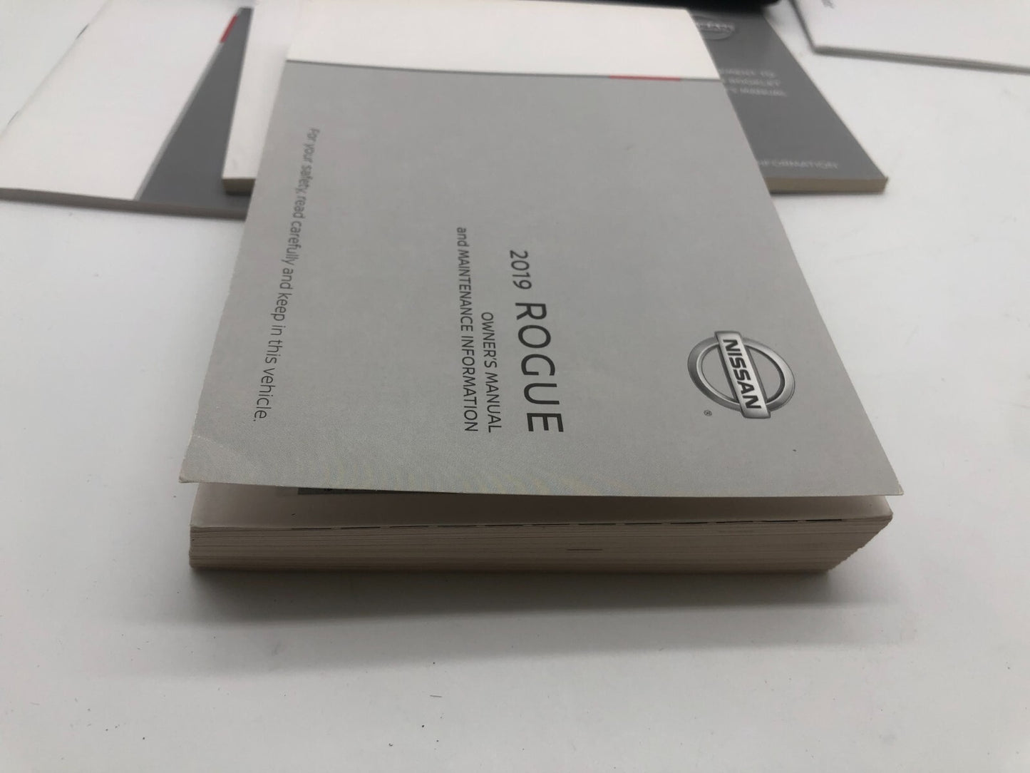 2019 Nissan Rogue Owners Manual Set with Case OEM A02B08022