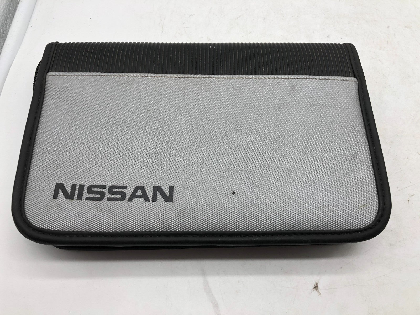 2005 Nissan Maxima Owners Manual Set with Case OEM A02B42008