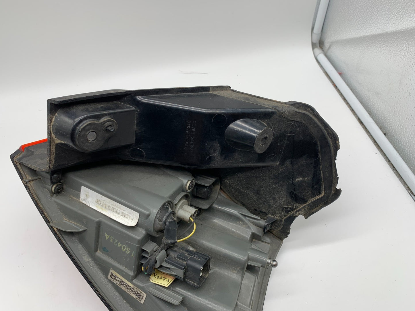 2014-2018 Jeep Cherokee Driver Side Tail Light Taillight OEM C02B34011