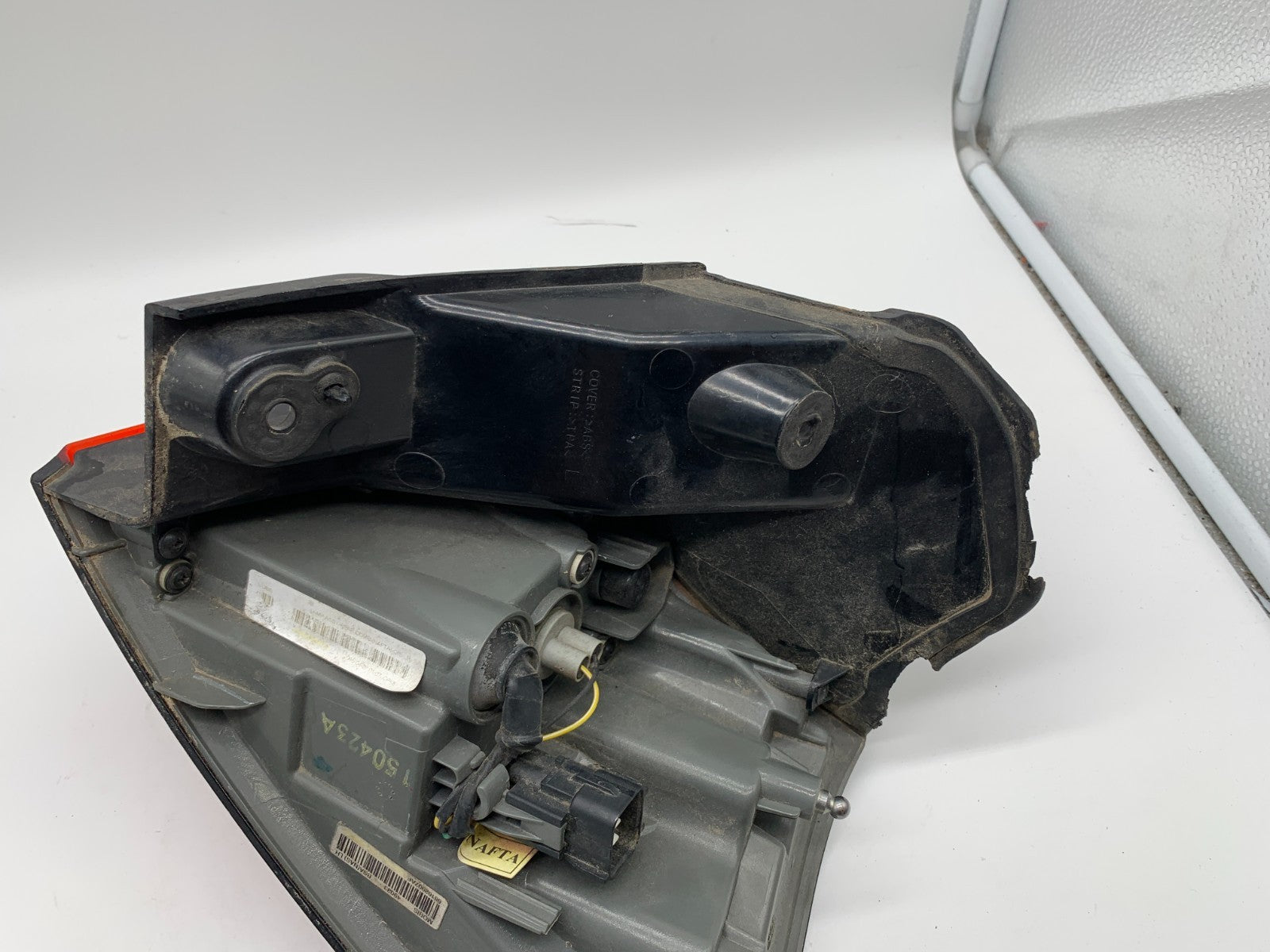 2014-2018 Jeep Cherokee Driver Side Tail Light Taillight OEM C02B34011