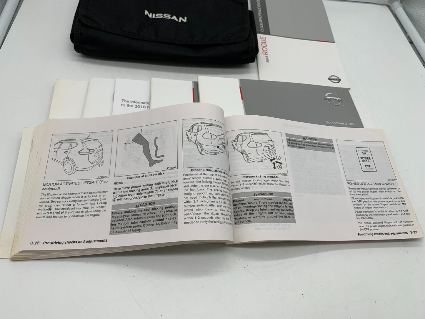 2016 Nissan Rogue Owners Manual Set with Case OEM B01B54038