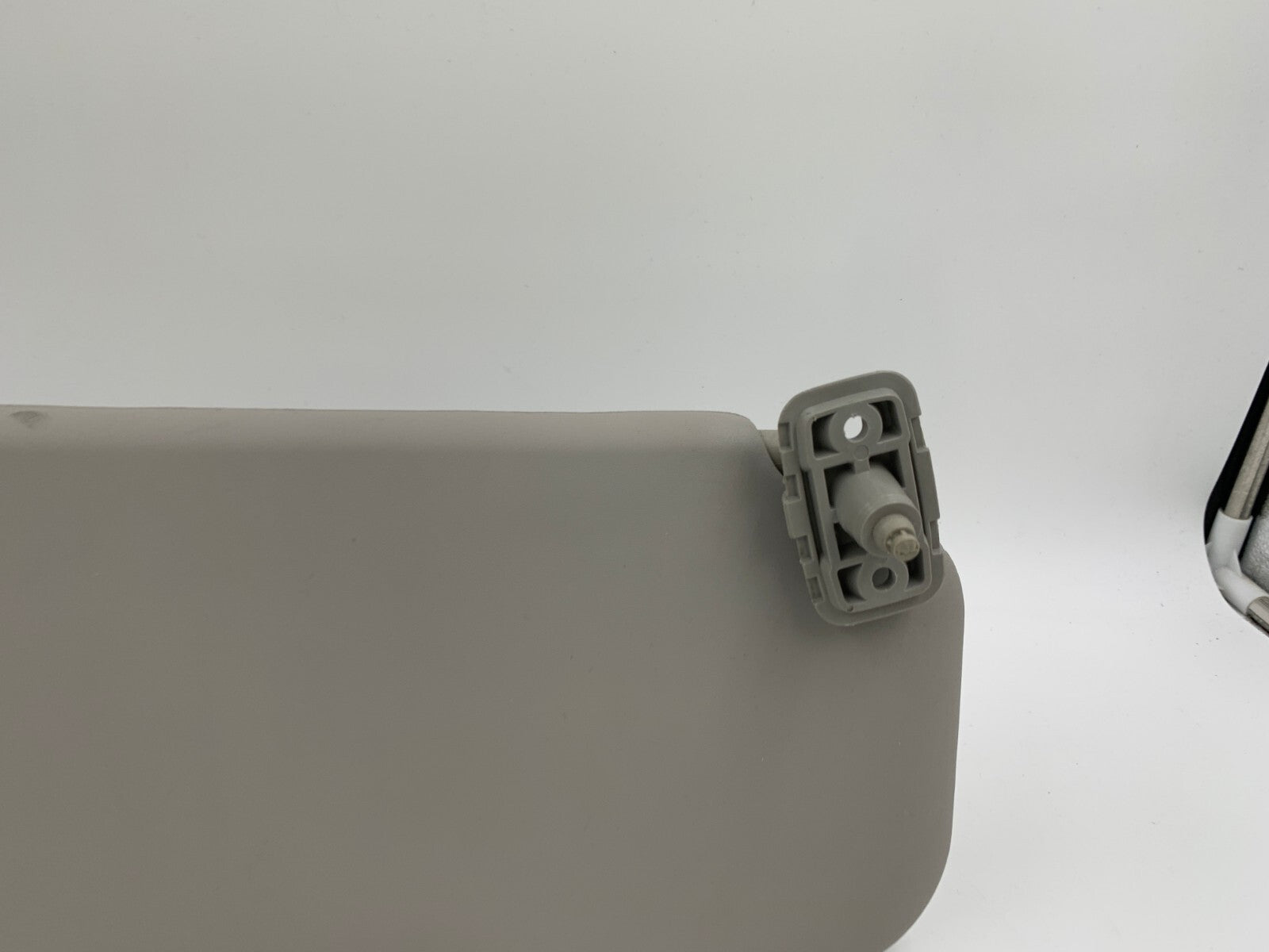 2010-2013 Kia Soul Passenger Sun Visor Sunvisor Gray OEM E03B61006