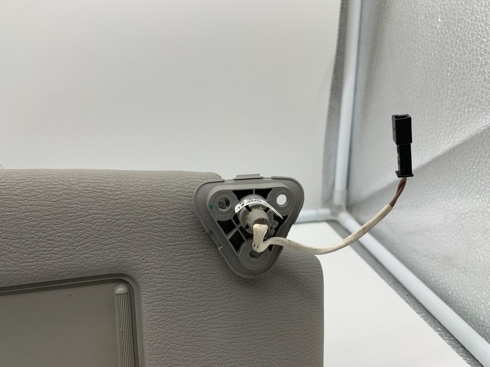 2007-2010 BMW X3 Passenger Sun Visor Gray Illuminated OEM A02B51010