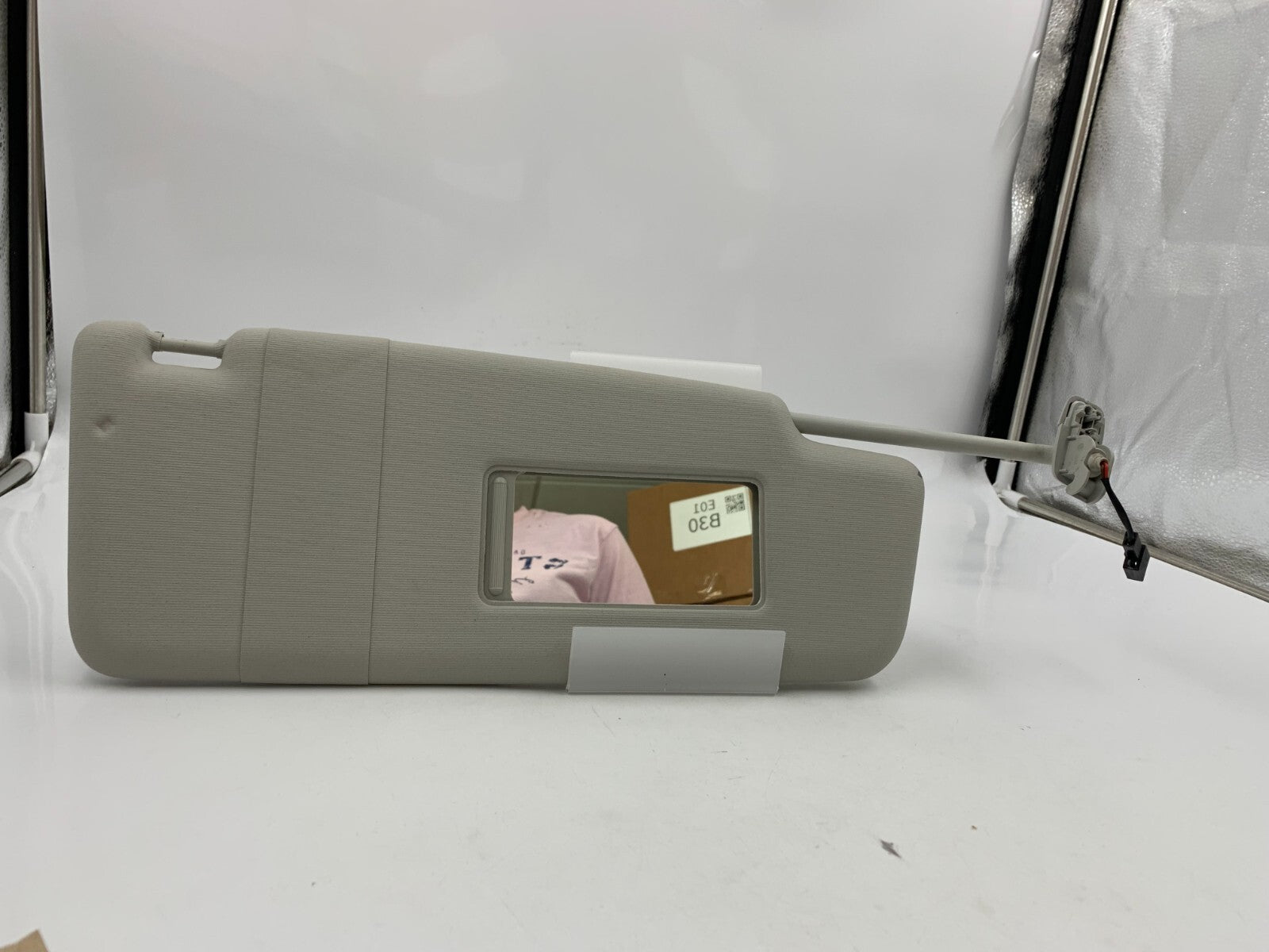 2012-2020 Volkswagen Passat Passenger Sunvisor Gray Illumination OEM E02B21058