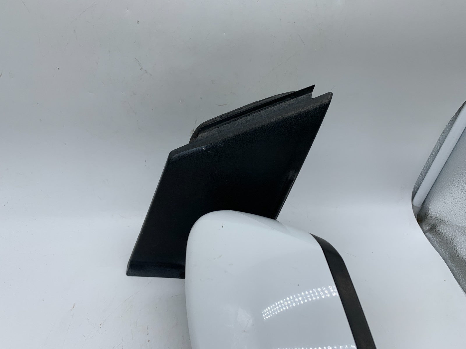 2017-2019 Ford Escape Driver Side View Power Door Mirror White OEM D03B39003