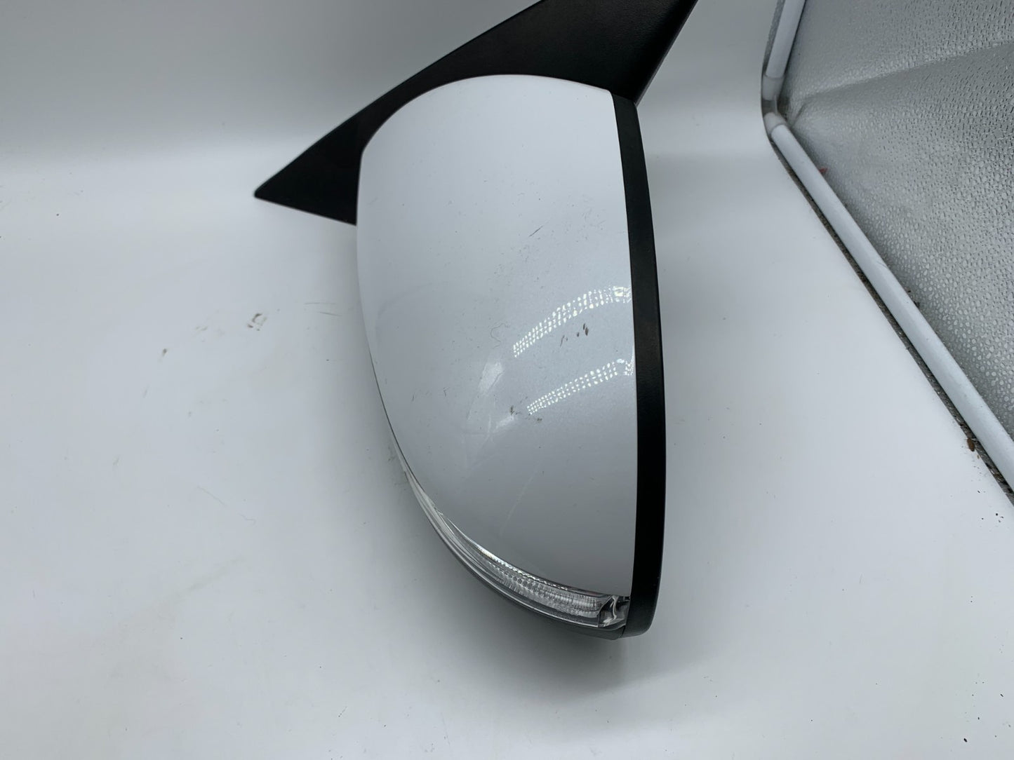 2016-2020 Kia Optima Driver Side View Power Door Mirror White C01B25001