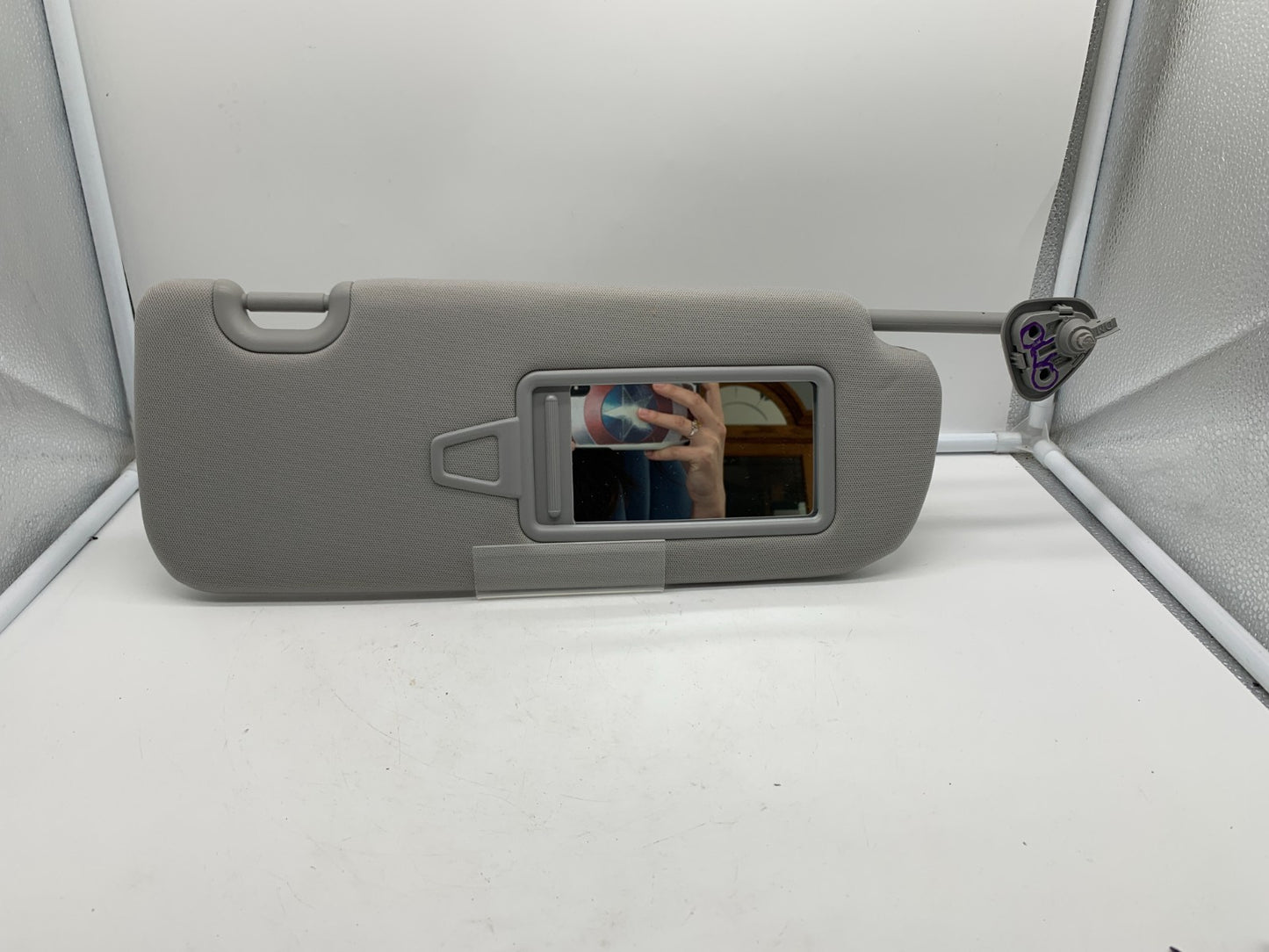 2013-2019 Hyundai Santa Fe Passenger Sun Visor Gray Illuminated OEM B04B46005