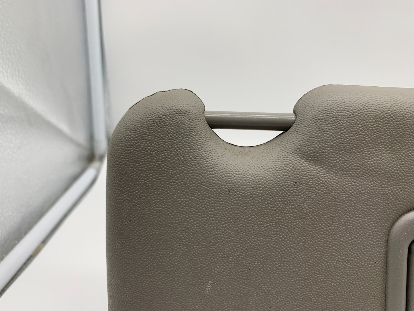 2003-2007 Cadillac CTS Passenger Sun Visor Illuminated Gray OEM D01B20034