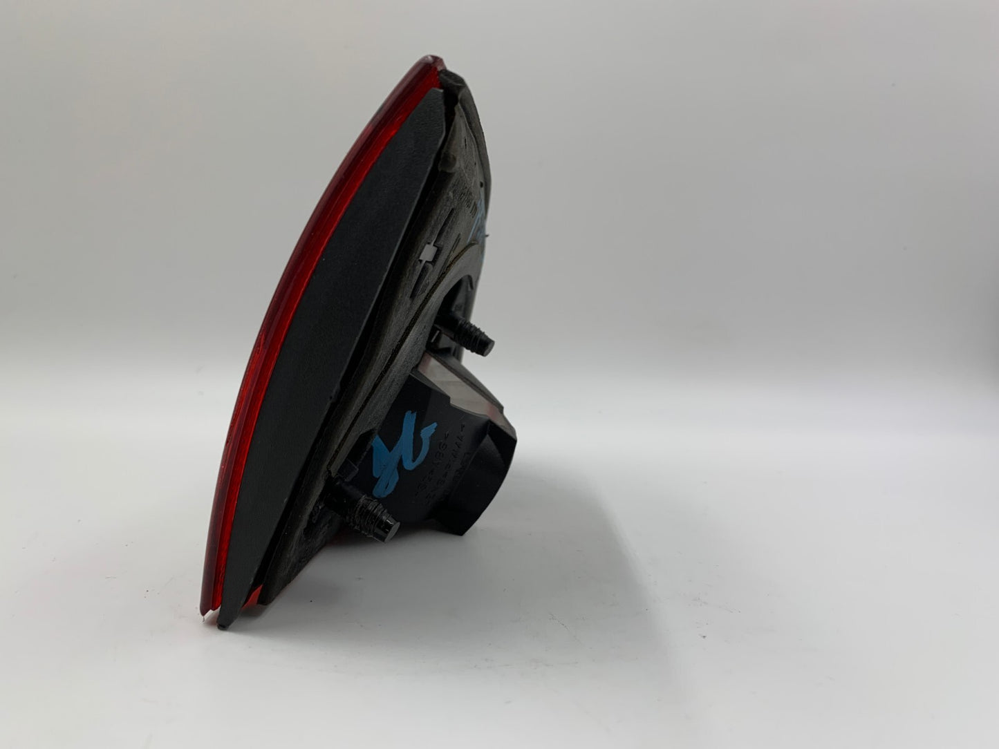 2000-2002 Chevrolet Cavalier Passenger Side Tail Light Taillight OEM C04B41025