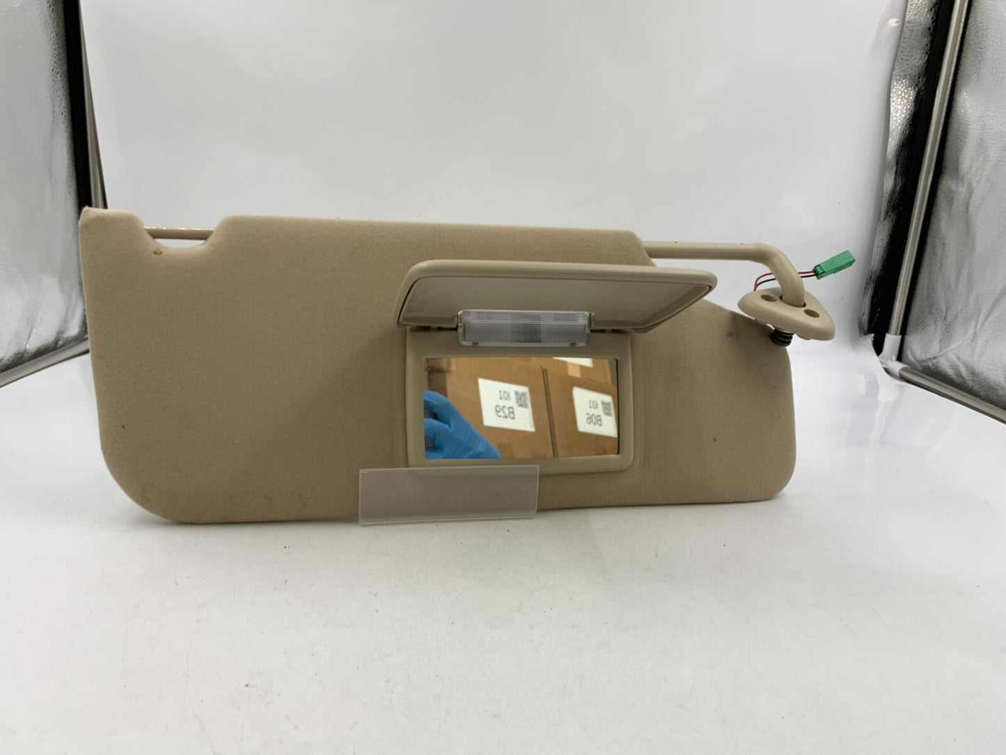 2006 Mercury Montego Passenger Sun Visor Beige Illuminated OEM B01B53004
