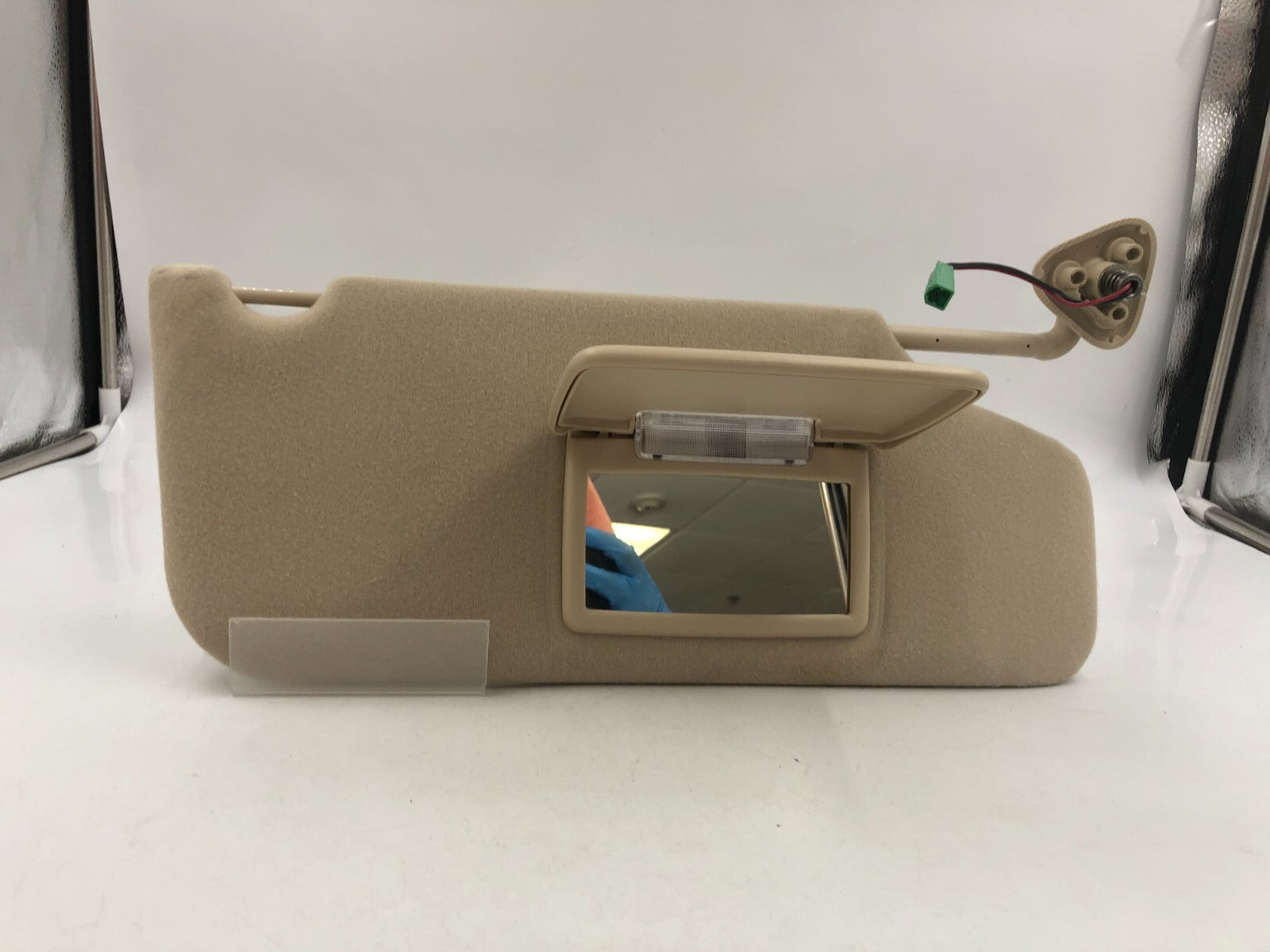 2008-2009 Ford Taurus Passenger Sun Visor Sunvisor Tan Illuminated OEM E01B18033